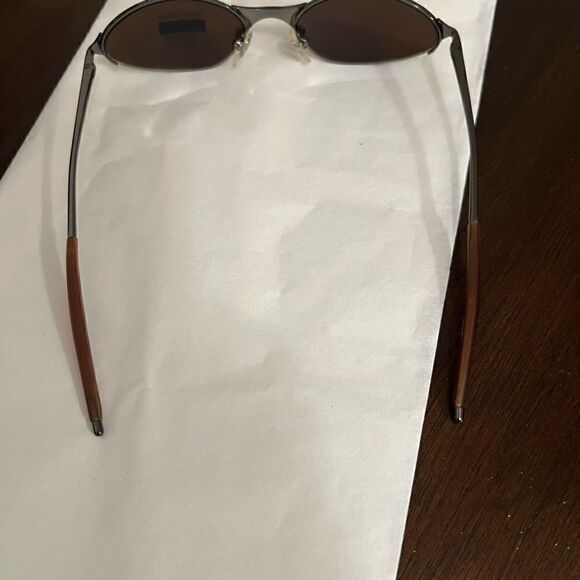 NWOT mirrored oval sunnies with UV 400 spring temples and cushioned stems - Picture 5 of 5